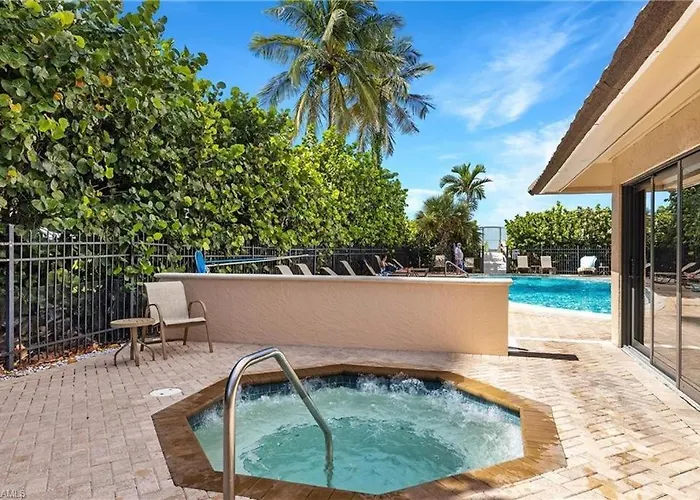 The "Sea-Winds" I Renovated Beachfront 2 Bed 2 Bath Condo Marco Island